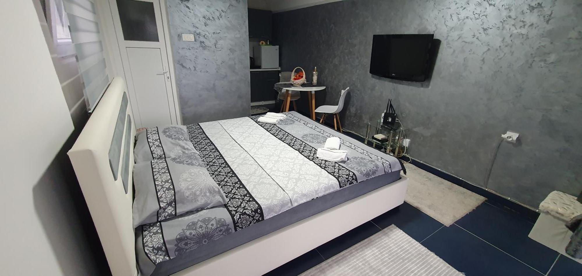 Cozzy Apartment Near The Aiport Podgorica Mitrovici  المظهر الخارجي الصورة
