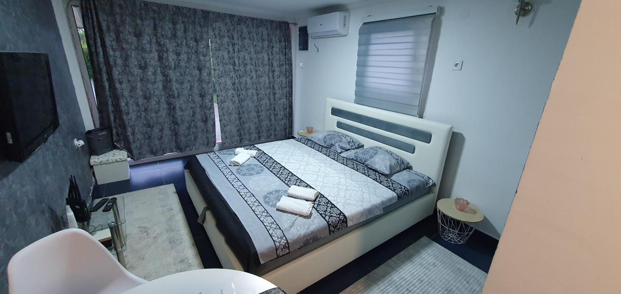 Cozzy Apartment Near The Aiport Podgorica Mitrovici  المظهر الخارجي الصورة